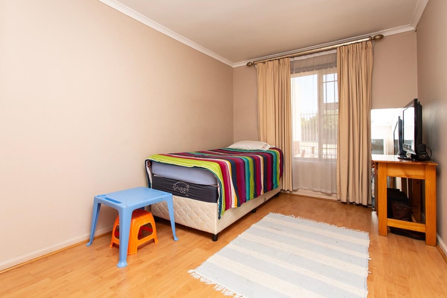 6 Bedroom Property for Sale in Vredekloof Heights Western Cape